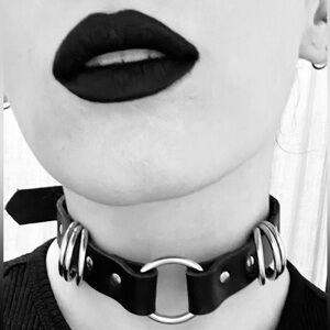 GENUINE LEATHER O RING CHOKER | UNISEX